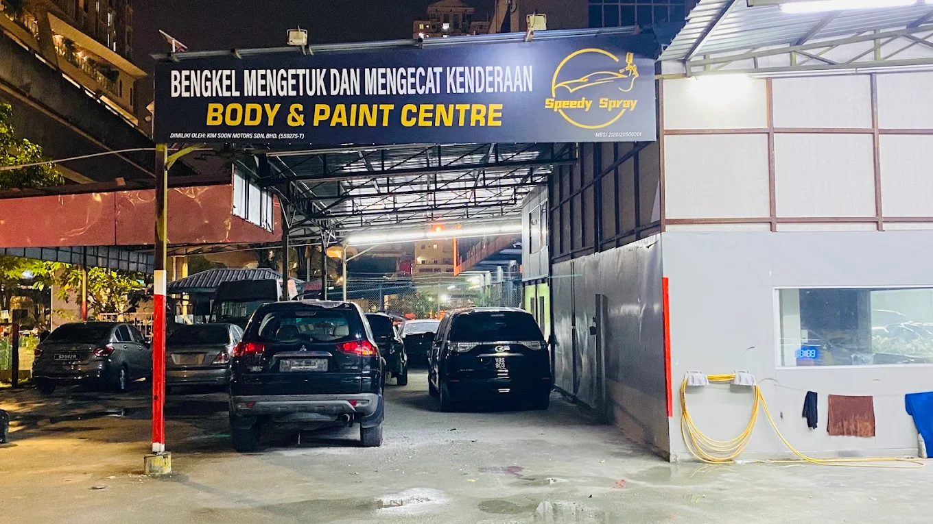 Speedy Spray entrance and its navy and yellow Body & Paint Centre sign